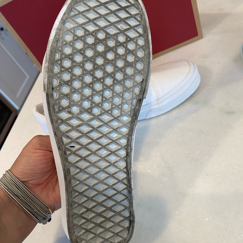 VANS - Picture 4 of 6